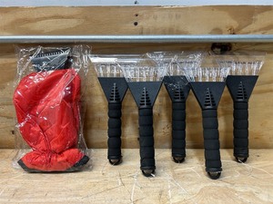 lot 68 image: Home Plus Ice Scraper lot of6