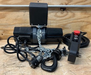 lot 94 image: Mini Electric Hoist