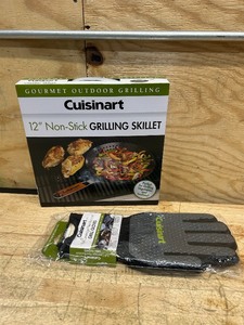 lot 134 image: Cuisinart Grilling skillet and grill gloves (lot of 2)