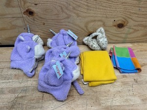 lot 136 image: Children Winter Acessories (lot of 8)