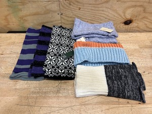 lot 139 image: Winter Scarfs (lot of 7)