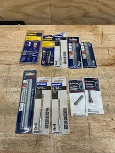 lot 156 image: Different bits (lot of 10)