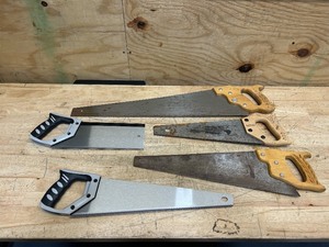 lot 167 image: Wooden and plastic hand saws (lot of 5)