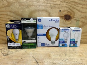 lot 220 image: Various Light Bulbs (lot of 5)