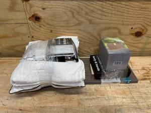 lot 239 image: Different Home decor