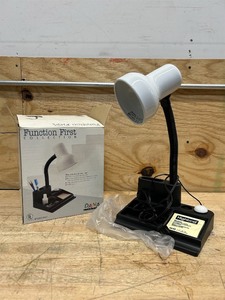 lot 240 image: Organizer desk lamp