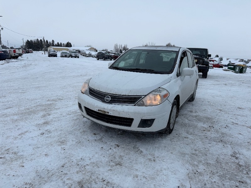 lot 7 image: 2011 Nissan Versa