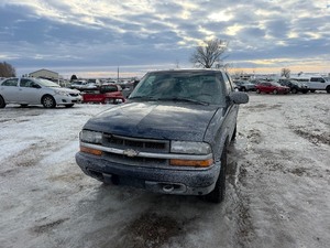 lot 17 image: 2001 Chevrolet S10