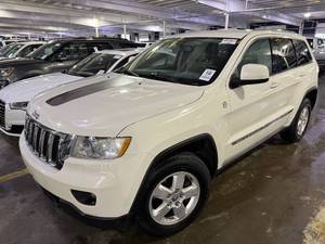lot 8 image: 2011 Jeep Grand Cherokee Laredo 4x4