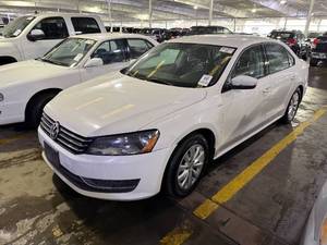 lot 14 image: 2014 Volkswagen Passat Treadline