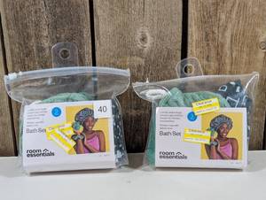 lot 40 image: Room Essentials - bath set shower cap with elastic trim (set of 2)