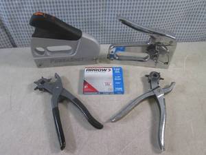 lot 5 image: (CS) 2 Staple Guns with Box of Stap...
