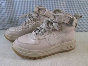 lot 20 image: (BS) Pair of Womens Nike Air Force...