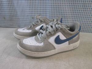 lot 25 image: (BS) Pair of Nike Air Force 1 Low L...