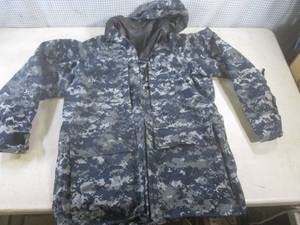 lot 28 image: (BR1) Digital Camo Rain Coat with H...