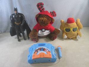 lot 42 image: (A-2) 14 Batman Action Figure, Bui...