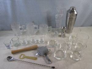 lot 47 image: (CSB) 3 Vintage Flinstones Cups and...