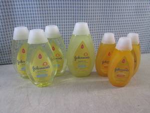 lot 70 image: (BS) 4 Johnsons Wash & Shampoo and...