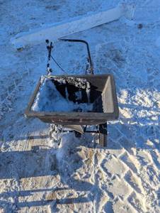 lot 6 image: Pull Behind SalterSeeder - Push bar as well