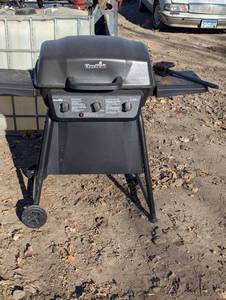 lot 34 image: Classic Charbroil 3 Burner Grill