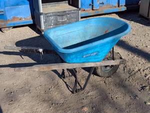 lot 36 image: Wolverine Heavy Duty Wheelbarrow