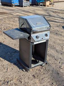lot 39 image: 2 Burner Thermos Grill