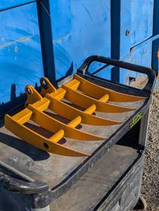 lot 49 image: 20 Rake for 1 ton mini excavator - Root Rake