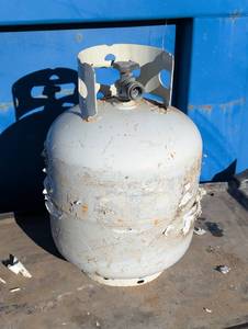 lot 54 image: 20# Propane Tank