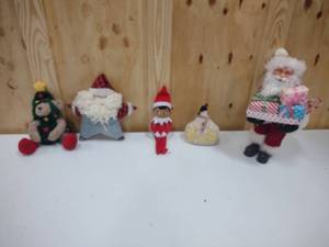 lot 104 image: Assorted Holiday Decor, Santa Flanel star elf on the shelf