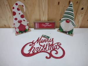 lot 106 image: Holiday Gnomes 15, Holiday signs