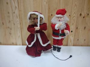 lot 110 image: Santa and candle holder decor