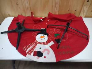 lot 129 image: Christmas tree stands, tree skirt