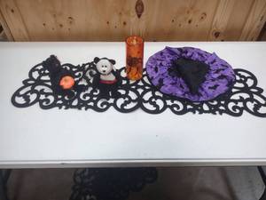 lot 146 image: Halloween Decoration