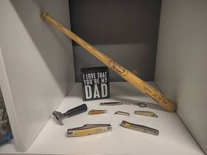 lot 55 image: Dad sign, Pocket knives Gem Junior Vintage shaver