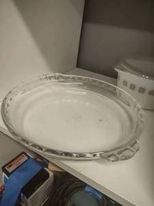 lot 41 image: Pyrex Pie Dish, Town and country casserole dish with lid