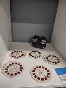lot 1 image: Vintage Sawyer View-Master, Lassie, Holly Hobbie, Cinderella, Peter pan, Emergency
