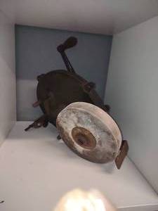 lot 24 image: Vintage American Grinder Milwaukee WI.