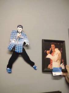 lot 34 image: Working Elvis Clock, Picture