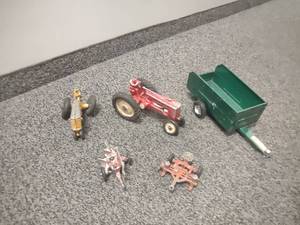 lot 37 image: Vintage Die cast tractors, farm equipment