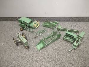 lot 38 image: Vintage John Deere die cast frame toys, tractor, combine