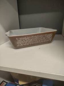 lot 40 image: Pyrex Woodland Refrigerator dish 7x8.5