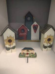lot 89 image: Decorative Birdhouses