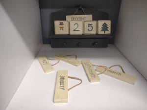 lot 91 image: Monthly Calander Holiday shelf with hooks