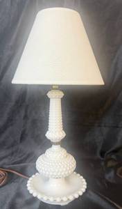 lot 32 image: Vintage White Hobnail Milk Glass Table Lamp - 18 H