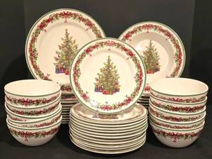 lot 14K image: LL-TR - Christopher Radko Traditions Holiday Celebrations 40-Piece Dinnerware Set