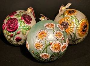 lot 208K image: LL-CL - Set of 3 Slavic Treasures Handmade Floral Glass Ornaments, 5 Inch