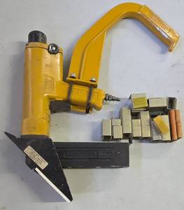 lot 270K image: G - Bostitch MIIIFS Pneumatic Flooring Stapler with Staples Assortment