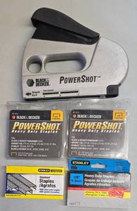 lot 282K image: G - Black & Decker PowerShot Staple Gun with 4 Packs of Staples
