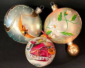 lot 355K image: LL-TR - Set of 3 Vintage Hand-Painted Glass Christmas Ornaments