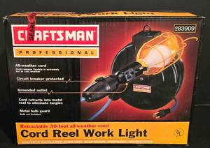 lot 368K image: G - Craftsman Professional Retractable 30-Foot Cord Reel Work Light Model 983909